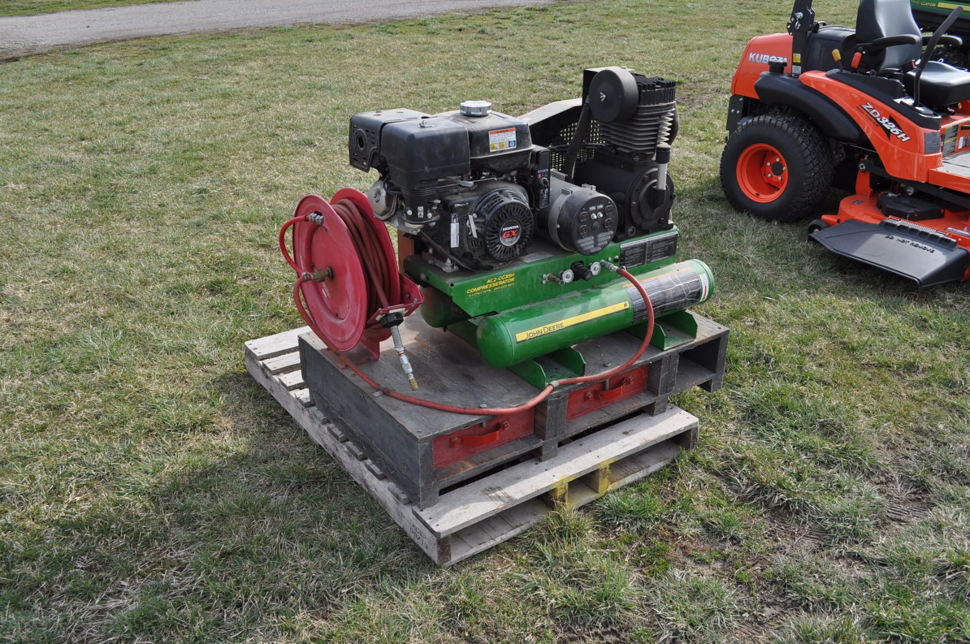 John Deere AC2-CG35H Compresserator, 15.4 CFM @ 175 psi, skid mounted w/ retractable reel