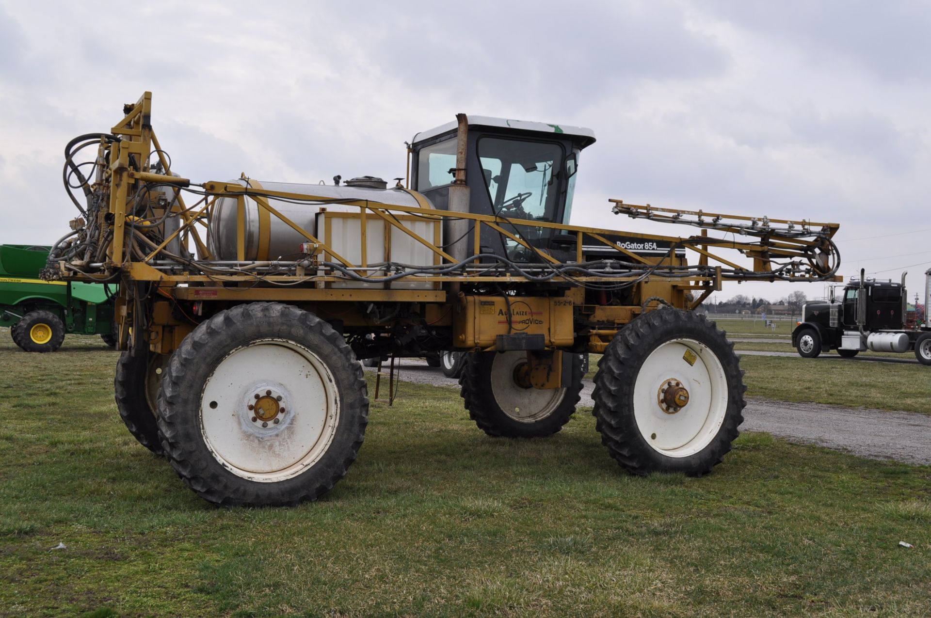 1996 Rogator 854 w/80’ booms, 800 gallon SS tank, 4748 hrs - Image 5 of 20