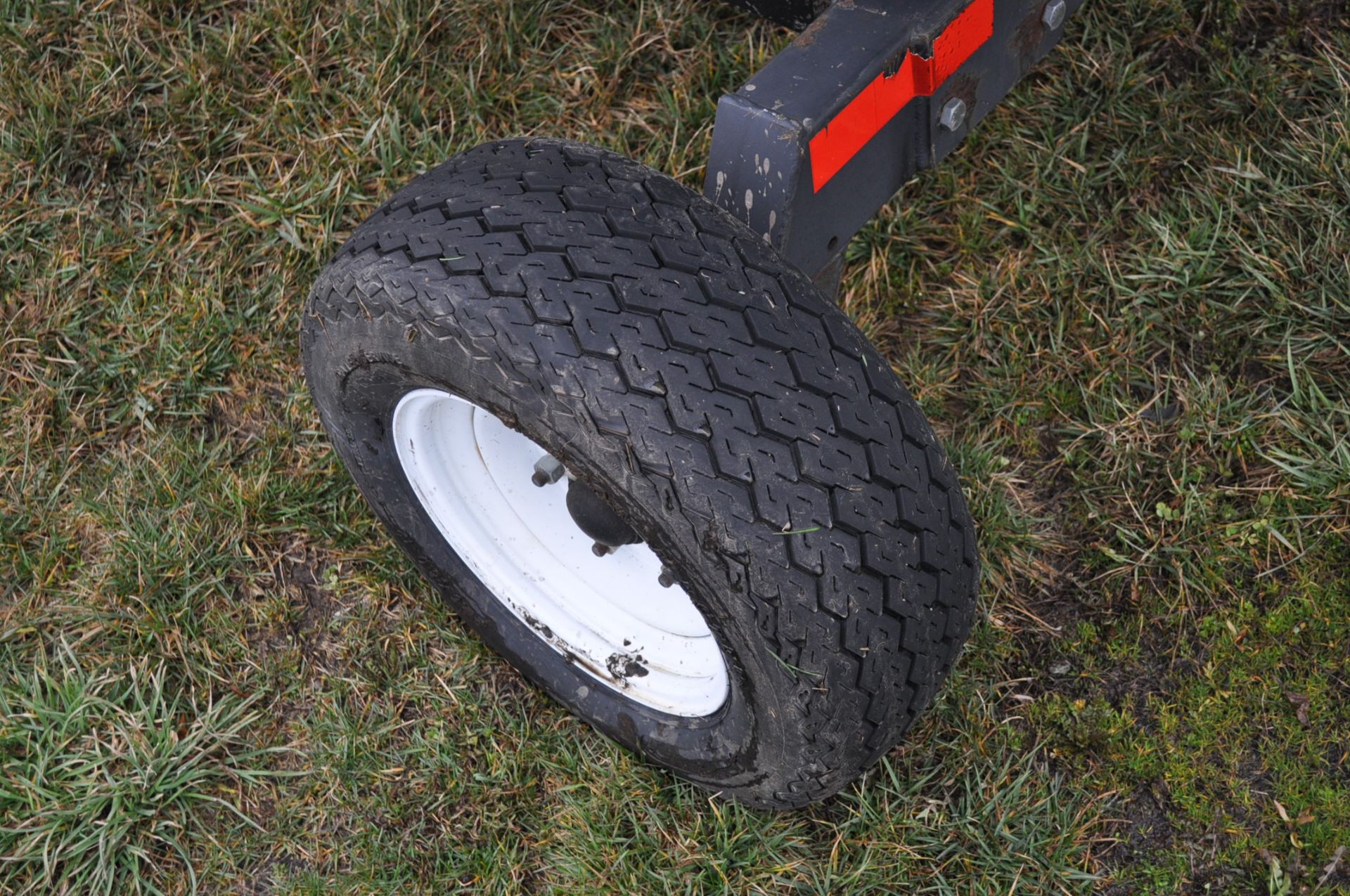 30’ Killbros UT 130 header cart, 22.5x8.0x12 tires, ratchet strap tie downs - Image 8 of 11