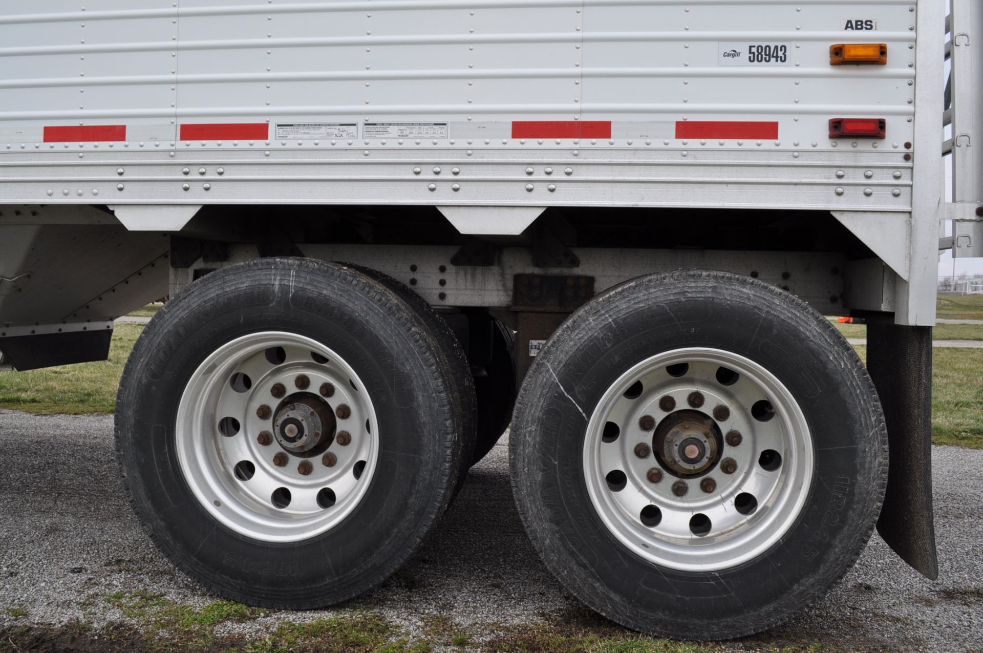 2012 96” x 72” x 40’ Timpte grain trailer, air ride, alum wheels, Ag Hoppers, new roll tarp, all new - Image 17 of 18