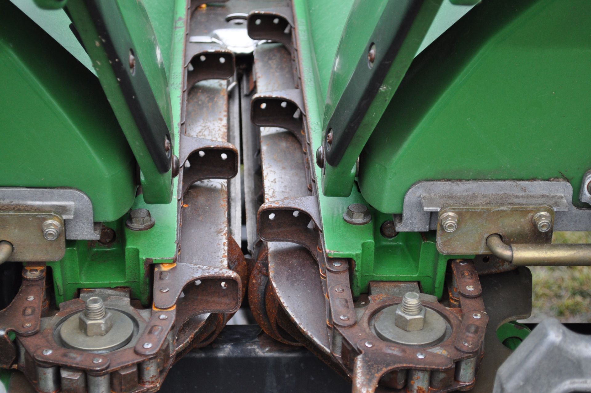 2008 John Deere 608 C corn head, hyd deck plates, knife rolls, stalk stompers, light pkg, row - Image 13 of 14