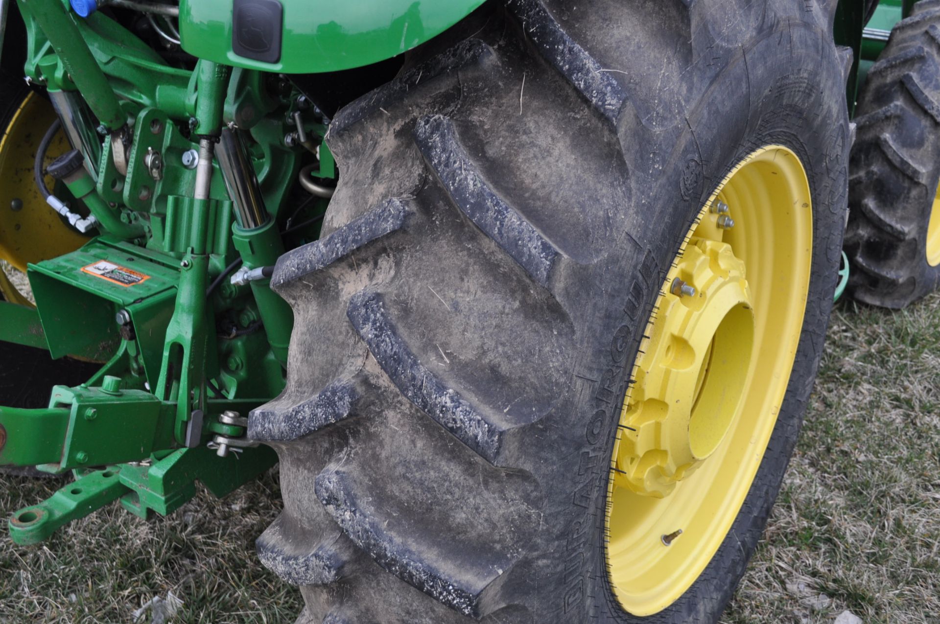 2013 John Deere 5075 M tractor, MFWD, 16.9-30 rear, 11.2-24 front, power reverser, 2 hyd - Image 10 of 21