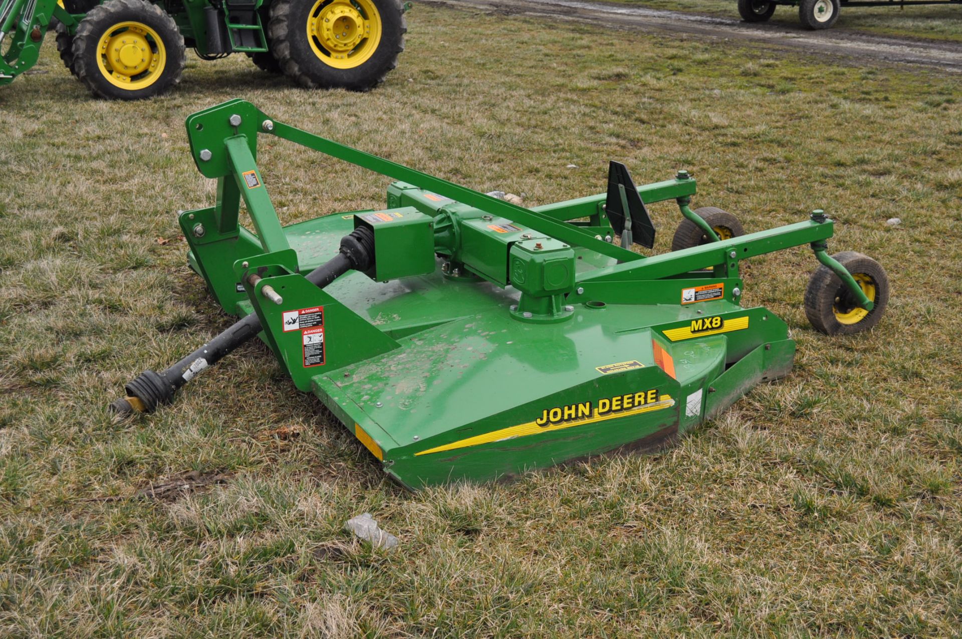 JD MX8 rotary mower, 3 pt, 540 pto, dovetail w/ chains, dual gear boxes, stump jumper - Image 2 of 6