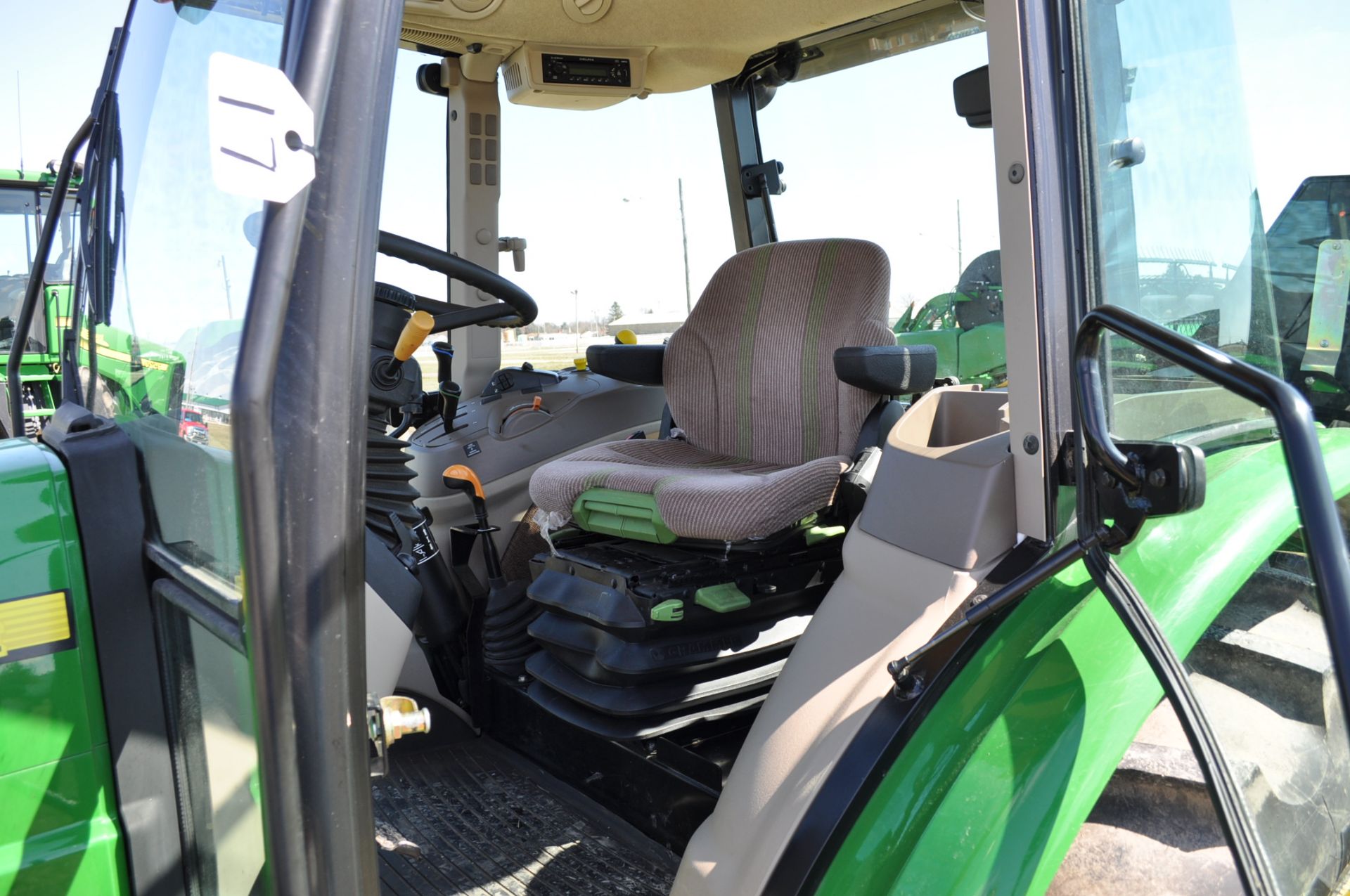 2013 John Deere 5075 M tractor, MFWD, 16.9-30 rear, 11.2-24 front, power reverser, 2 hyd - Image 15 of 21