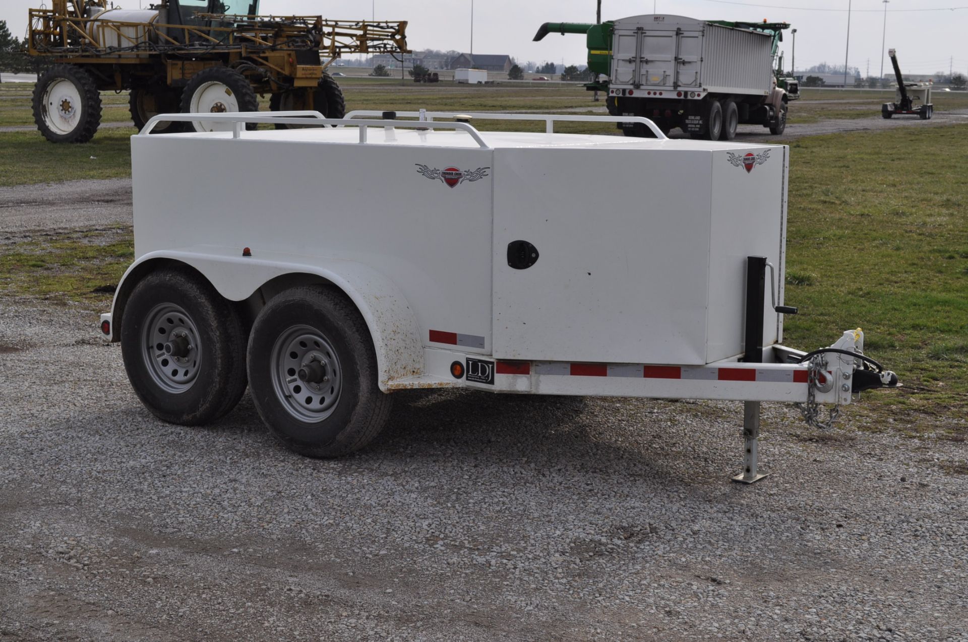 Thunder Creek ADT 750 tandem axle 750 gallon fuel trailer, GPI pump, retractable hose reel, bumper - Image 6 of 10