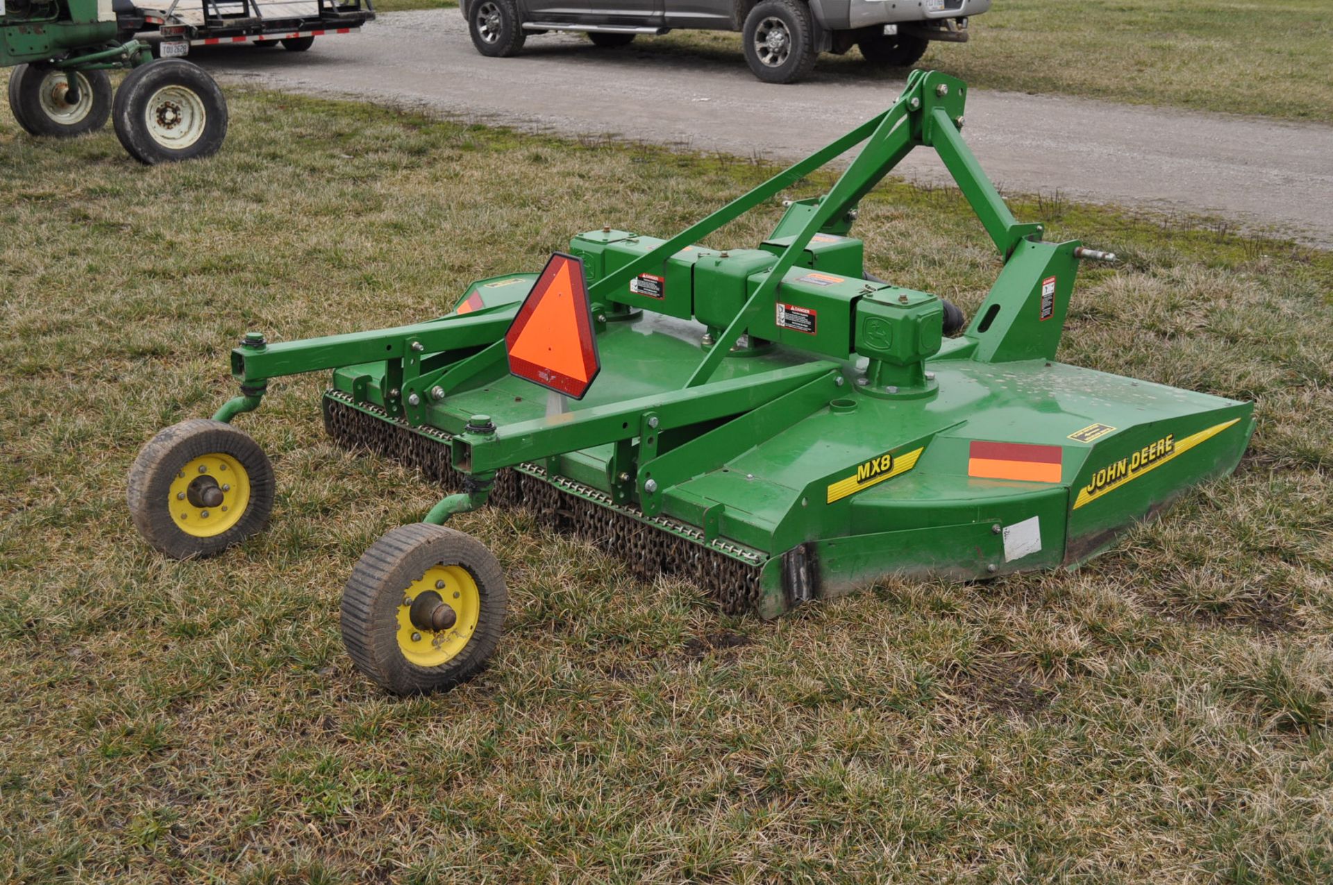 JD MX8 rotary mower, 3 pt, 540 pto, dovetail w/ chains, dual gear boxes, stump jumper - Image 4 of 6