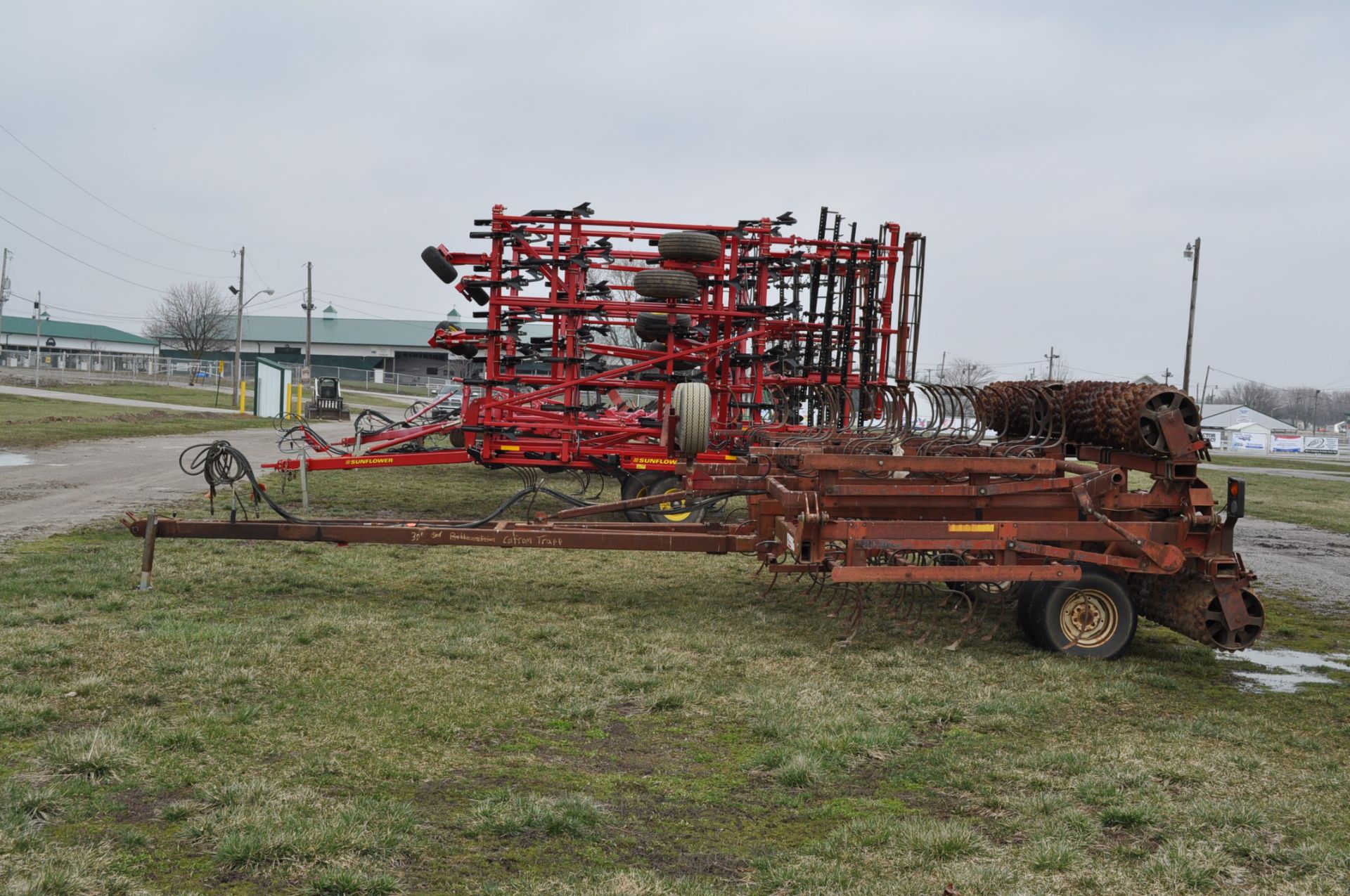 30’ Remlinger RT600 field cultivator, flat fold, S tine shanks, notched packer wheel - Image 2 of 11