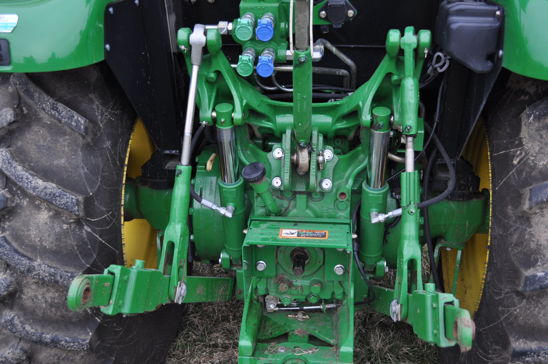 2013 John Deere 5075 M tractor, MFWD, 16.9-30 rear, 11.2-24 front, power reverser, 2 hyd - Image 12 of 21