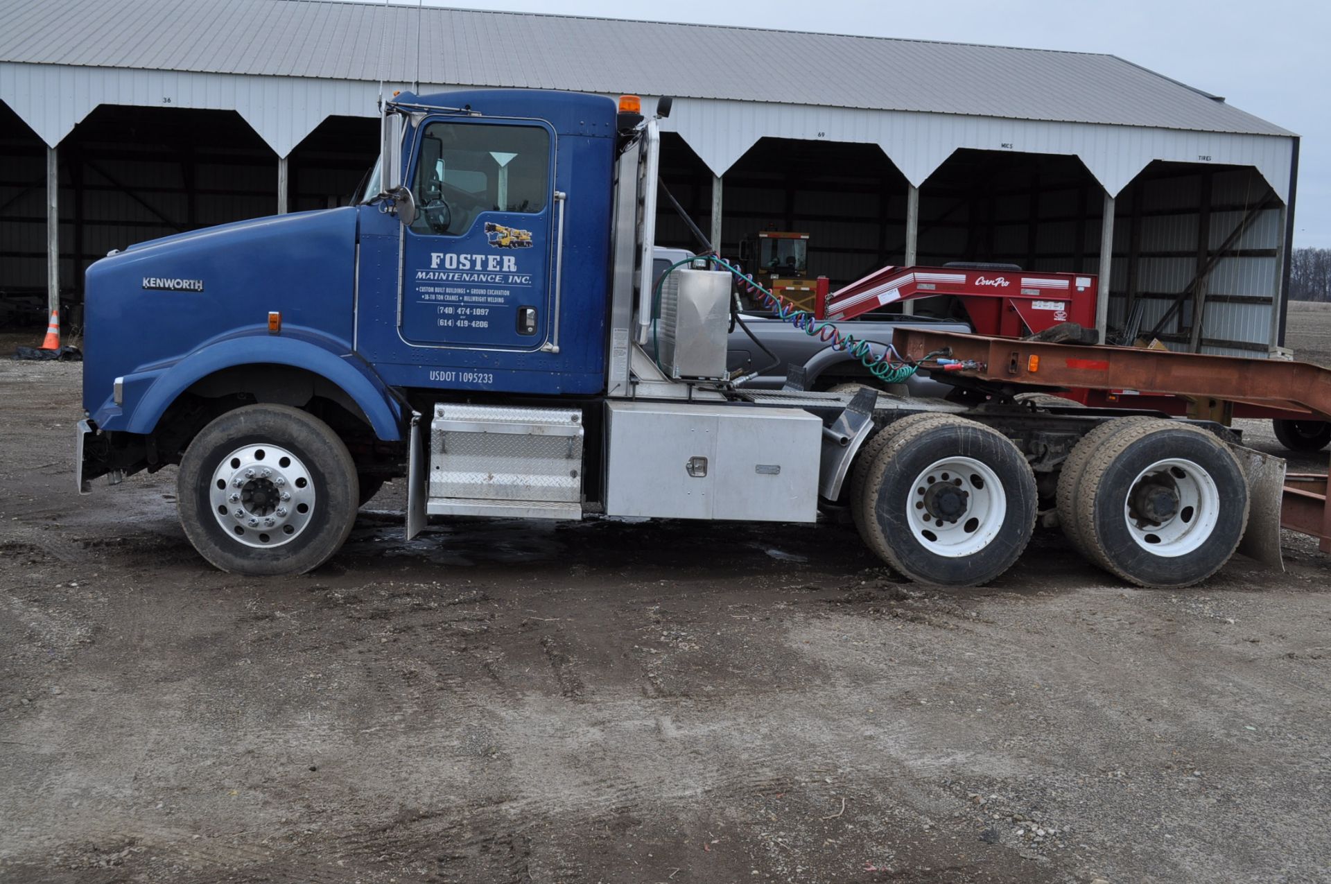 2007 Kenworth T800 semi truck, Cummins ISX engine, 475 Hp, 10-speed Eaton, PTO, day cab, 4 bag air - Image 2 of 12