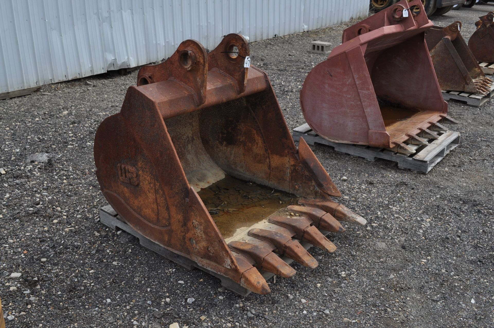 44” excavator bucket, 3” pin, 15 ½” center, WB with side cutters - Image 5 of 5