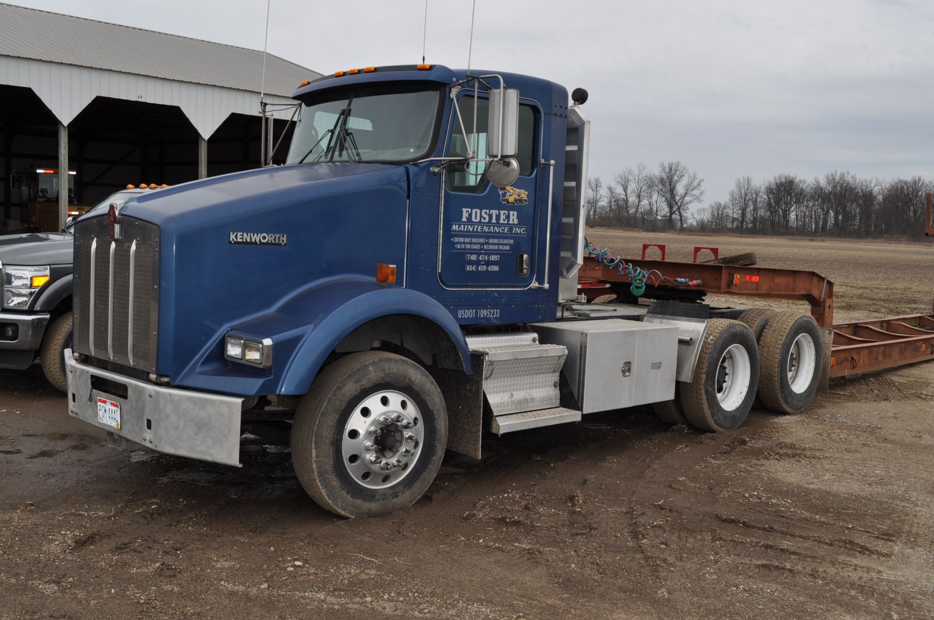 2007 Kenworth T800 semi truck, Cummins ISX engine, 475 Hp, 10-speed Eaton, PTO, day cab, 4 bag air