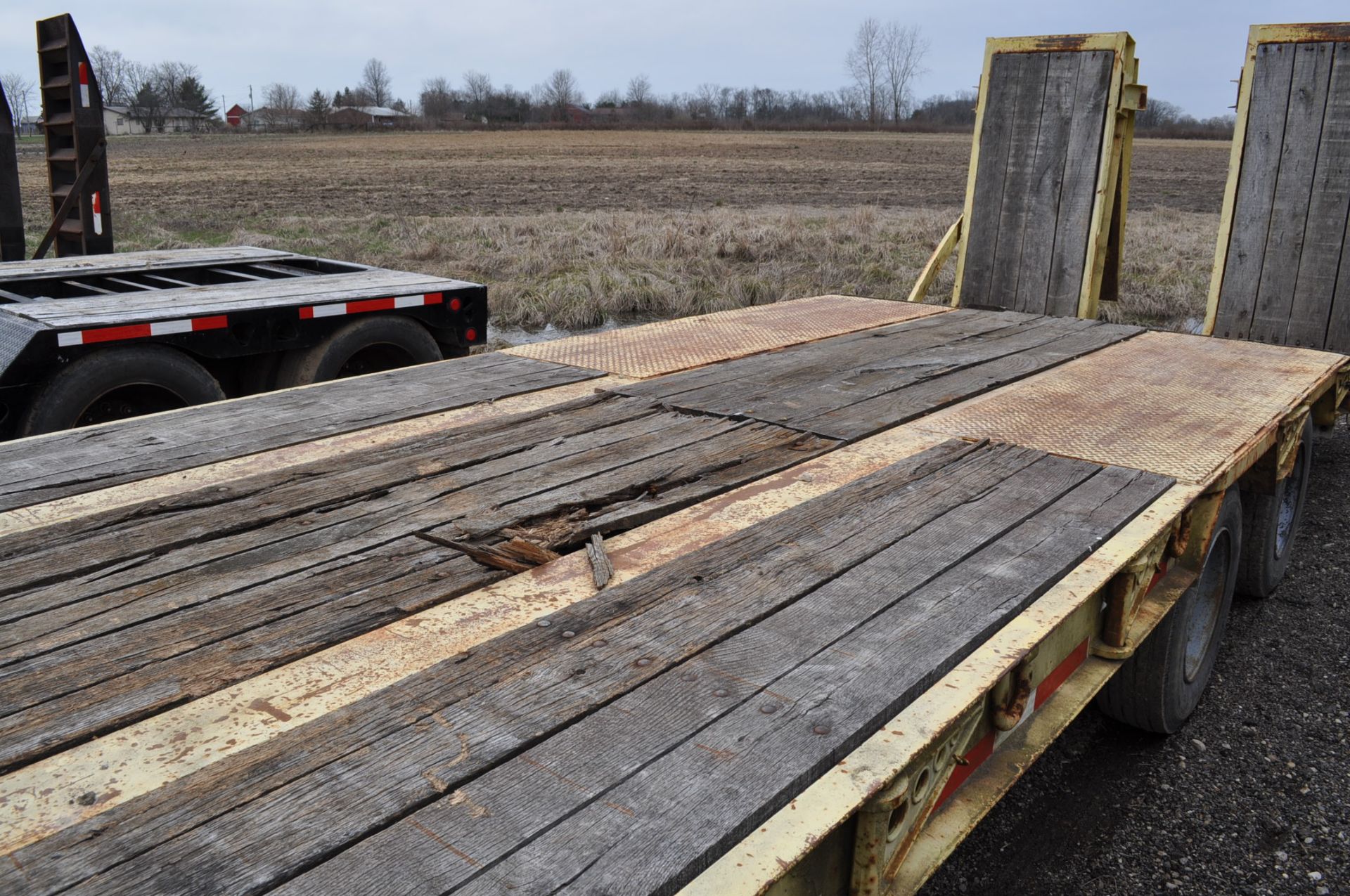 2001 48’ LTE drop deck trailer, hyd ramps, tandem axle, 50,000 GVW, 29’ + 5’ dovetail, 9’ top - Image 6 of 12