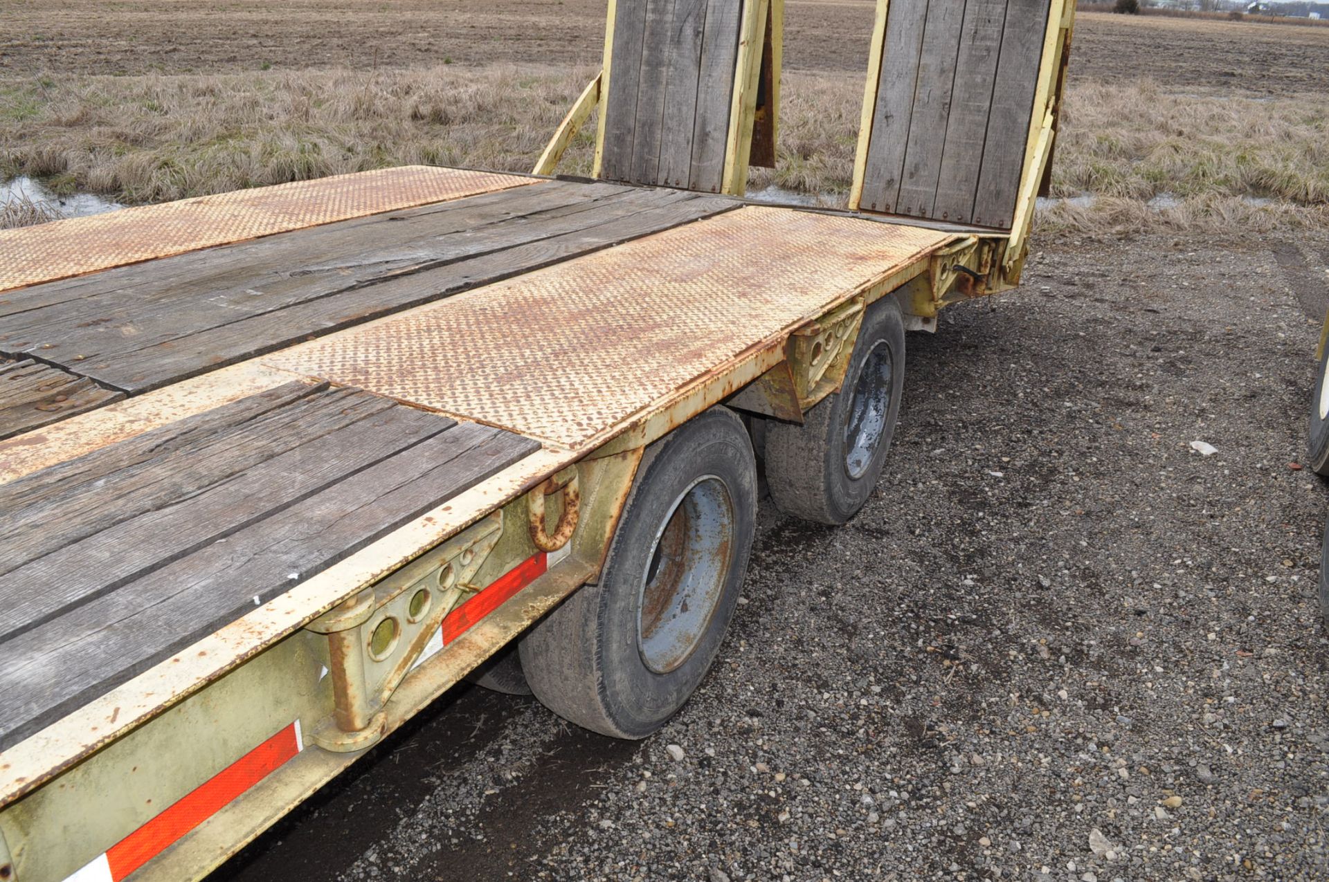 2001 48’ LTE drop deck trailer, hyd ramps, tandem axle, 50,000 GVW, 29’ + 5’ dovetail, 9’ top - Image 7 of 12