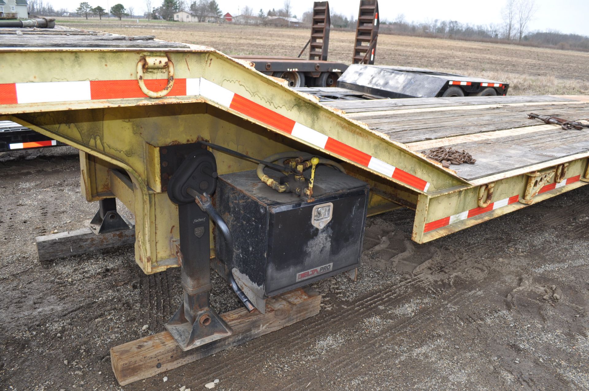 2001 48’ LTE drop deck trailer, hyd ramps, tandem axle, 50,000 GVW, 29’ + 5’ dovetail, 9’ top - Image 3 of 12