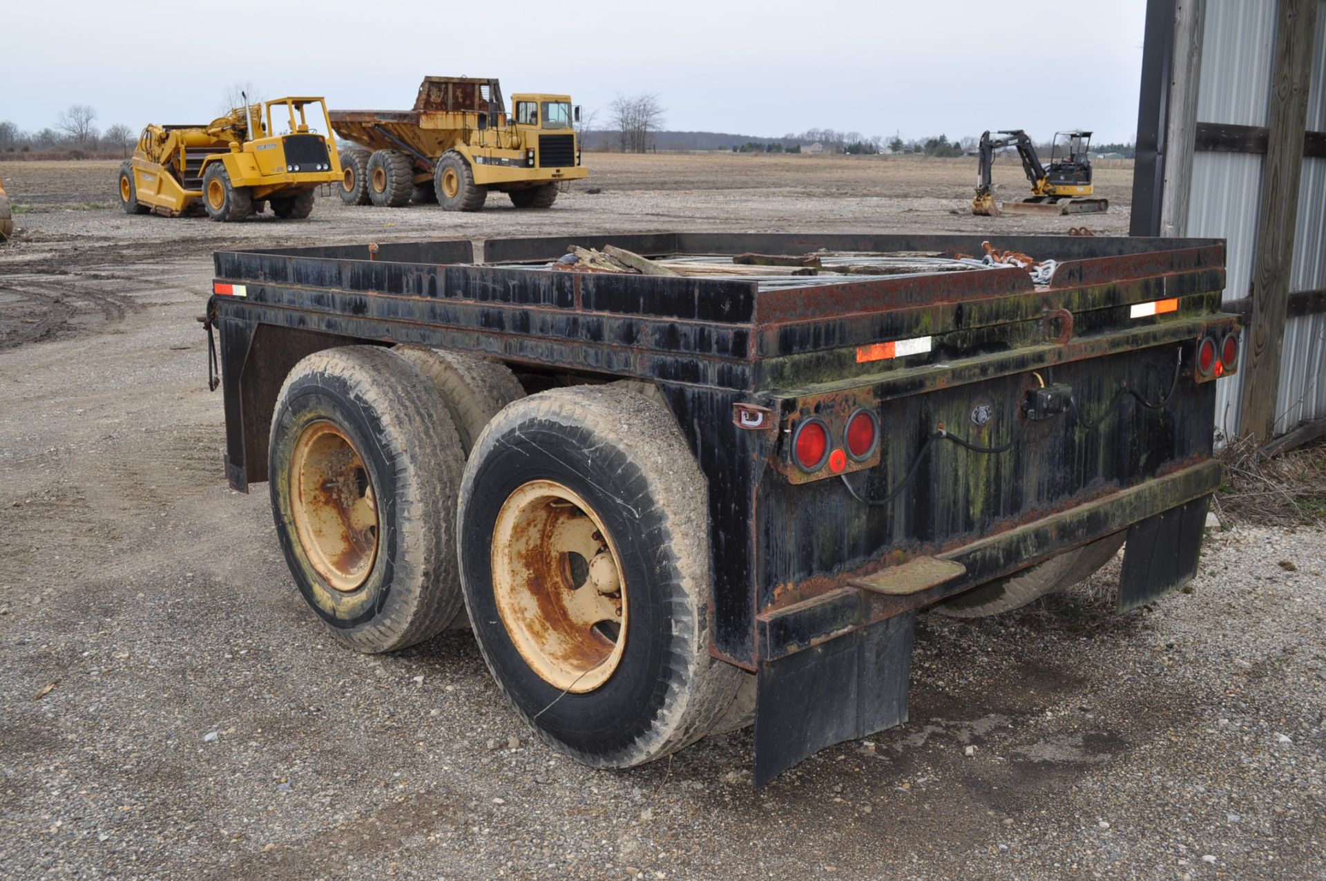 Counterweight pup trailer, 9'x8' deck, wood floor needs replaced, tandem axle, spring ride - Image 2 of 5