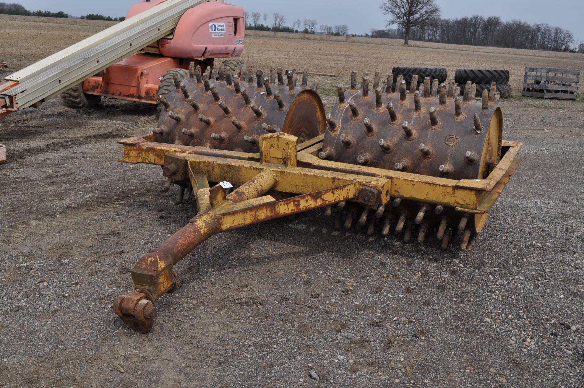 10’ Sheeps foot packer, pull-type, 40” diameter