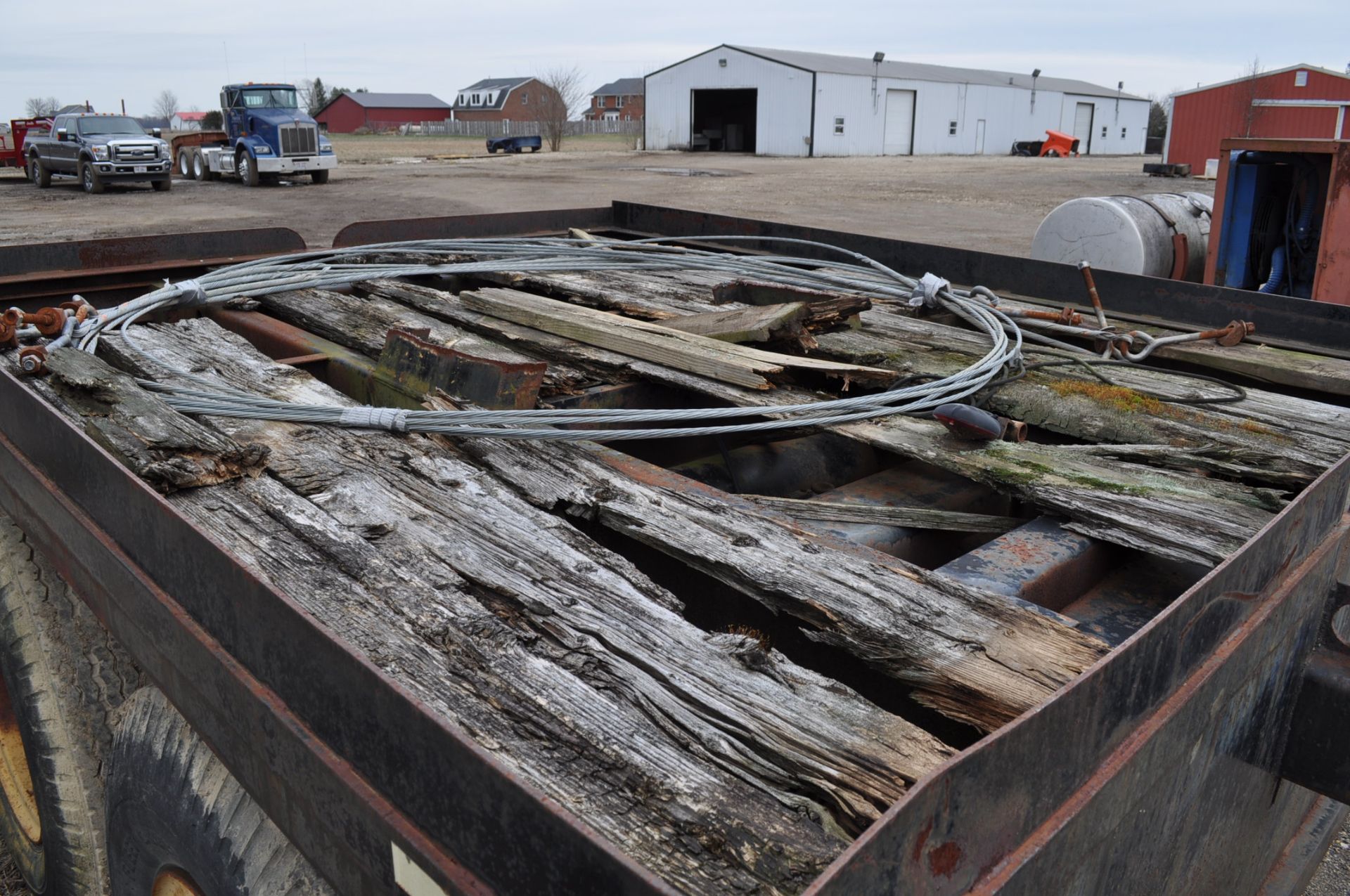 Counterweight pup trailer, 9'x8' deck, wood floor needs replaced, tandem axle, spring ride - Image 5 of 5