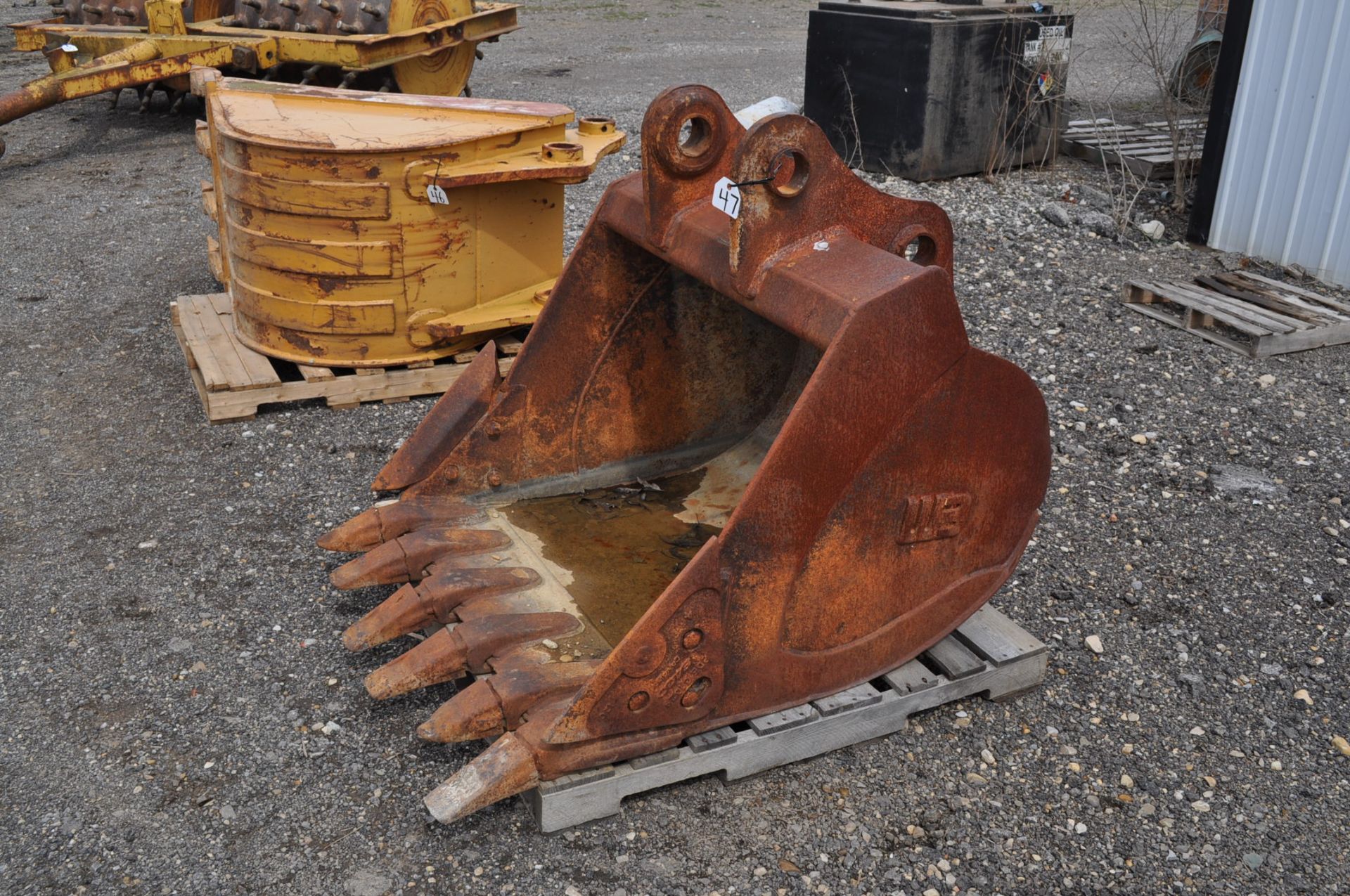44” excavator bucket, 3” pin, 15 ½” center, WB with side cutters - Image 2 of 5