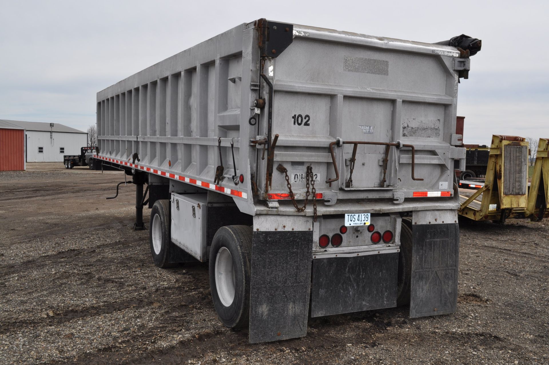 1993 34’ Ravens frame dump trailer, spread axle, low pro 22.5 tires, air ride, dble swing - Image 3 of 12
