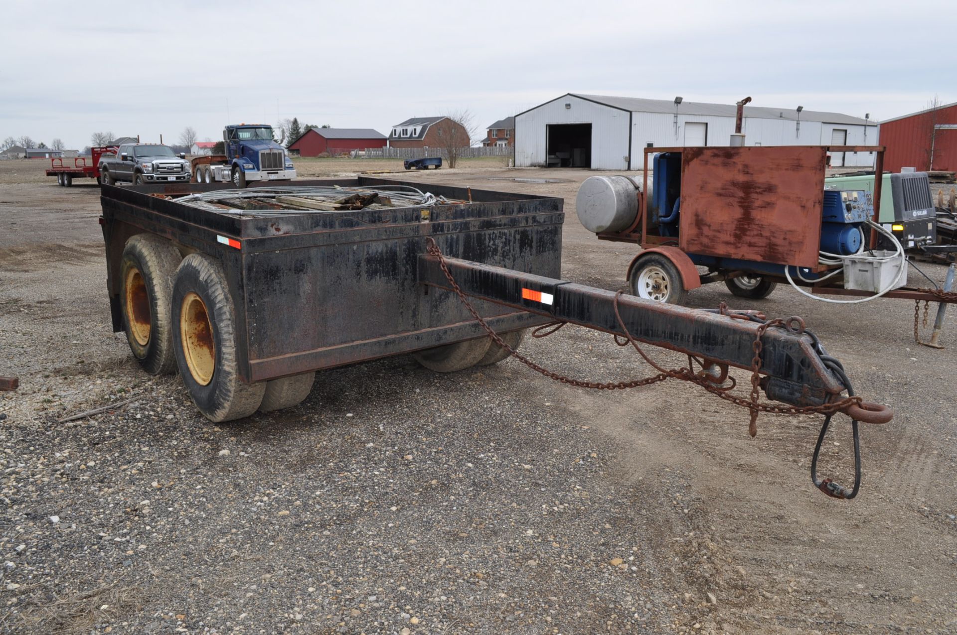 Counterweight pup trailer, 9'x8' deck, wood floor needs replaced, tandem axle, spring ride - Image 4 of 5