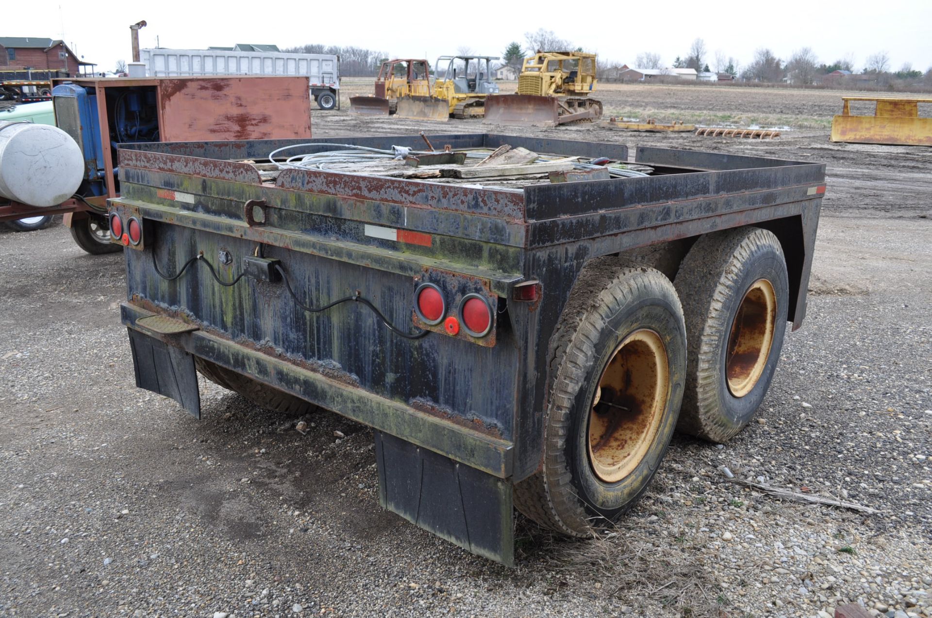 Counterweight pup trailer, 9'x8' deck, wood floor needs replaced, tandem axle, spring ride - Image 3 of 5