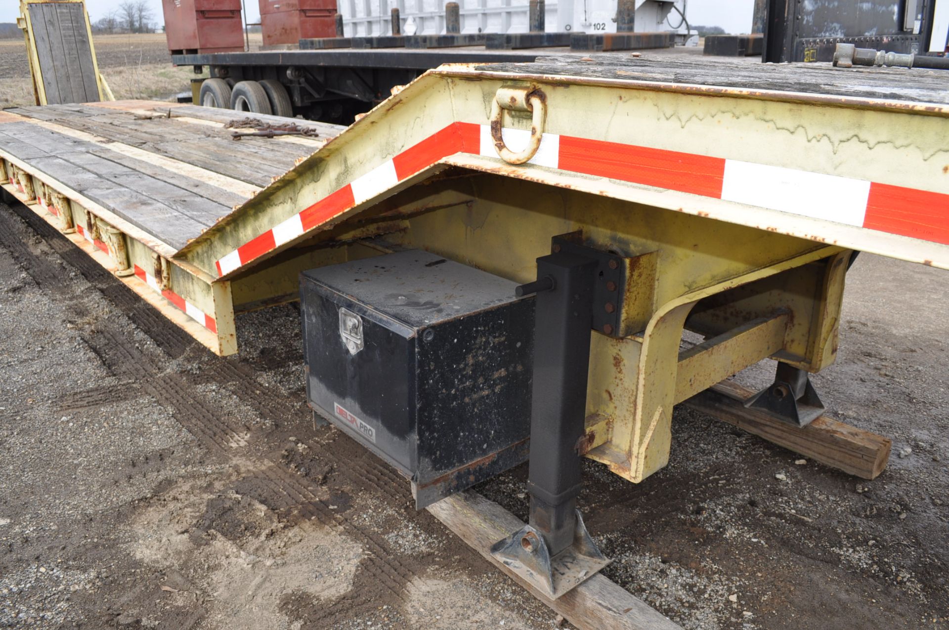 2001 48’ LTE drop deck trailer, hyd ramps, tandem axle, 50,000 GVW, 29’ + 5’ dovetail, 9’ top - Image 11 of 12