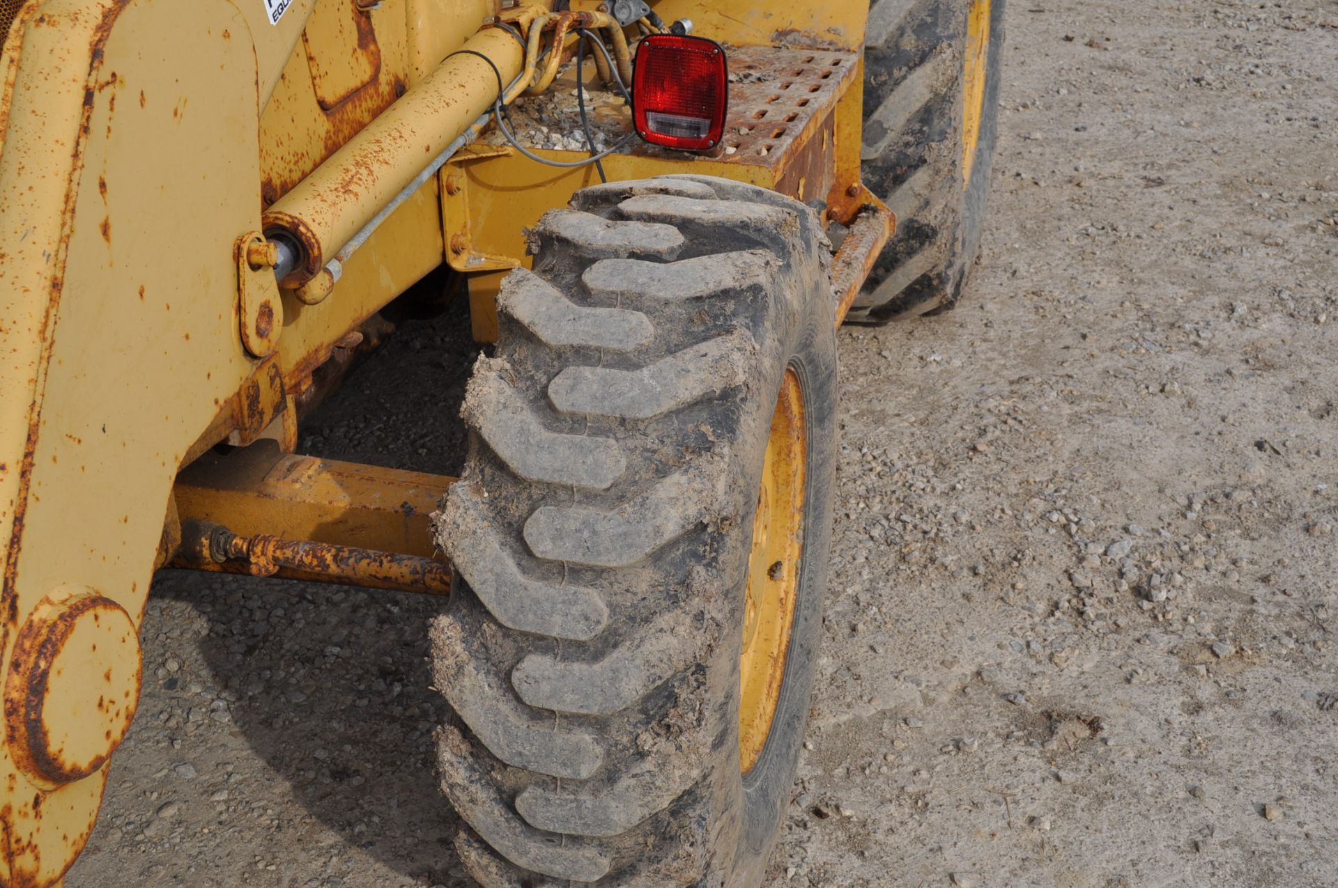 CAT 416B Backhoe, 4x4, Turbo, 19.5 L 24 rear, 12.5/80-16 front, 5522 hrs, shuttle shift, cab, 2 - Image 8 of 19