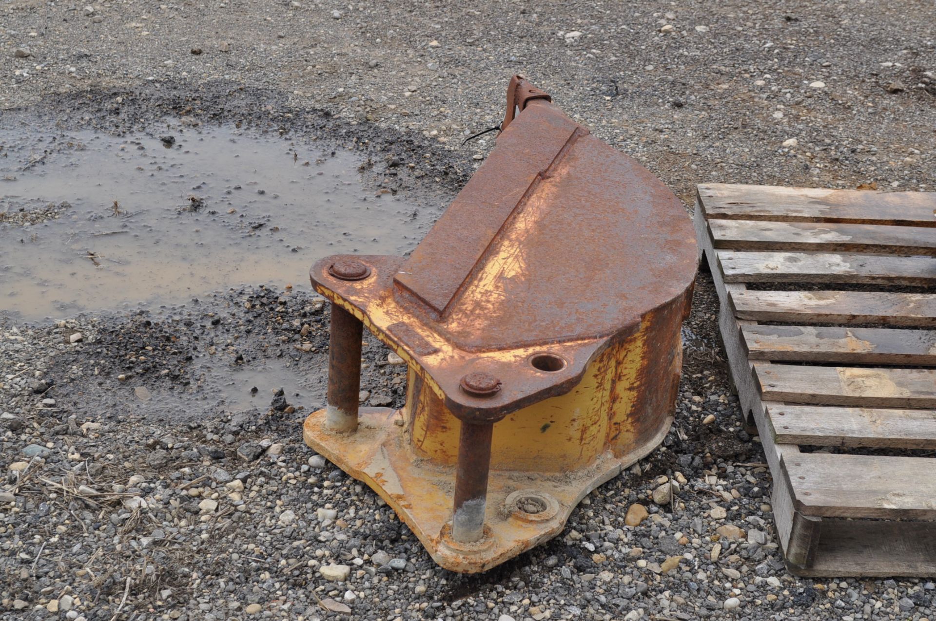 12” excavator bucket - Image 3 of 4