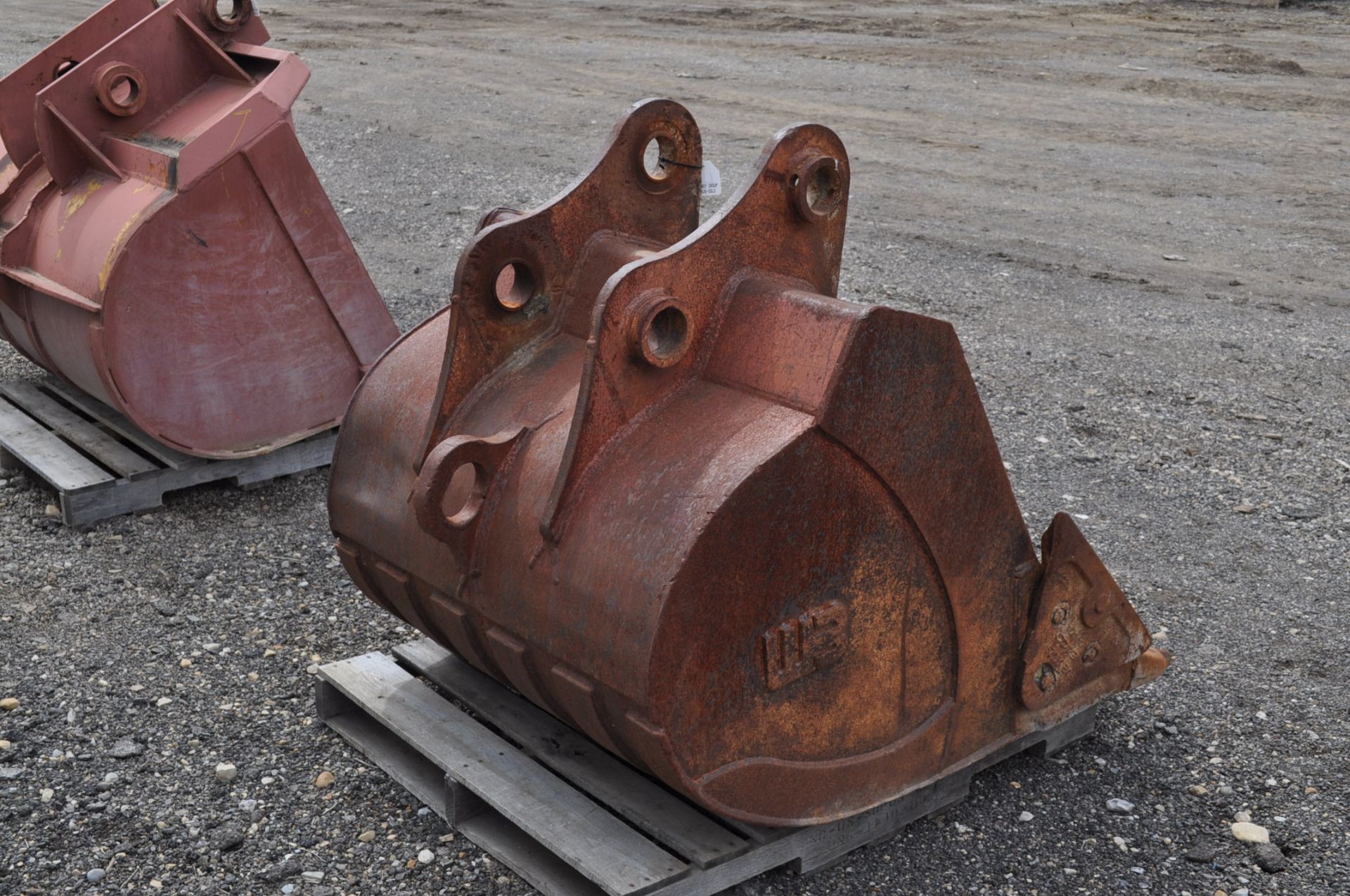 44” excavator bucket, 3” pin, 15 ½” center, WB with side cutters - Image 4 of 5