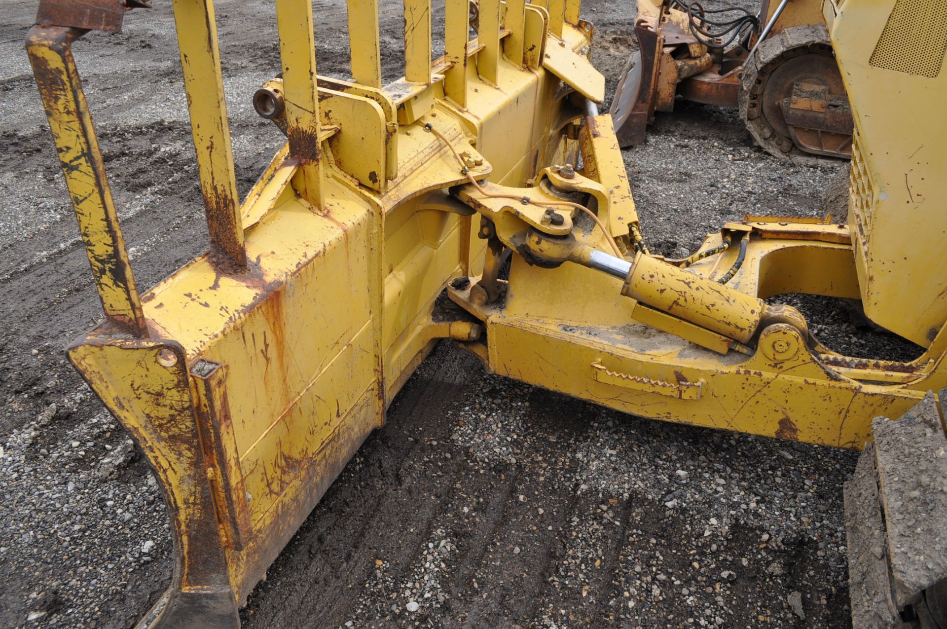 Komatsu D41E-6 Dozer, 6-way angle blade, root rake mount, 20” tracks, laser display, 2,286 hrs, SN - Image 6 of 17