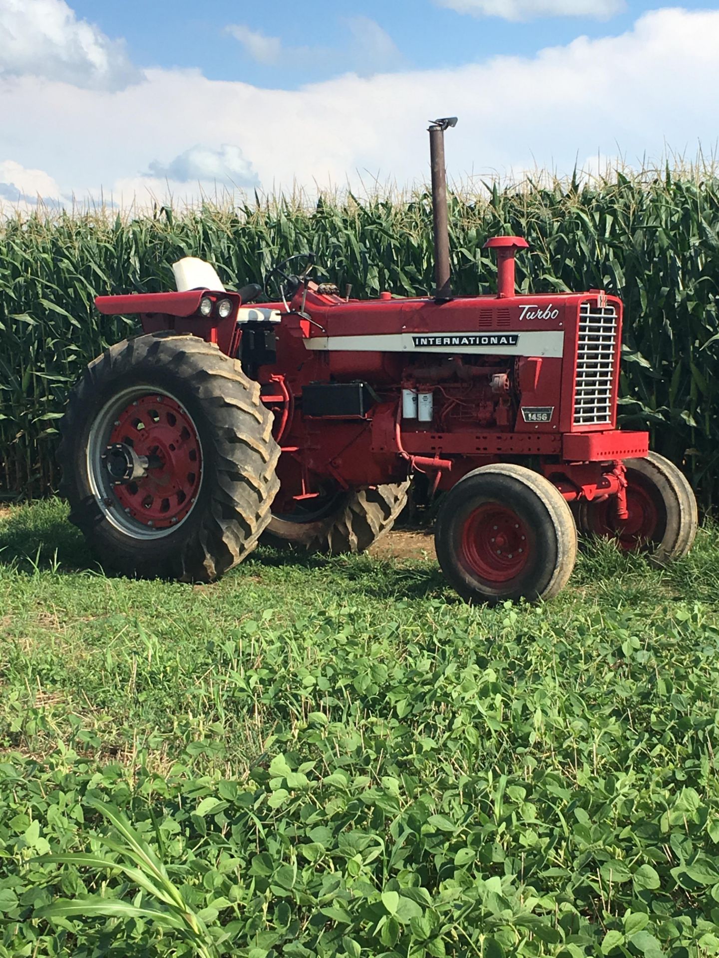 International 1456 2wd tractor, 2 hyd remotes, 3 pt, 1000 pto, new TA, 18.4x38 rear tires, 10.00-