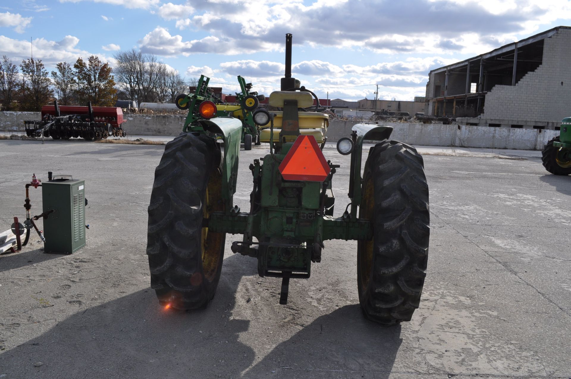 John Deere 3010 tractor, diesel, narrow front, 3 pt, pto, 1 remote - Image 3 of 6