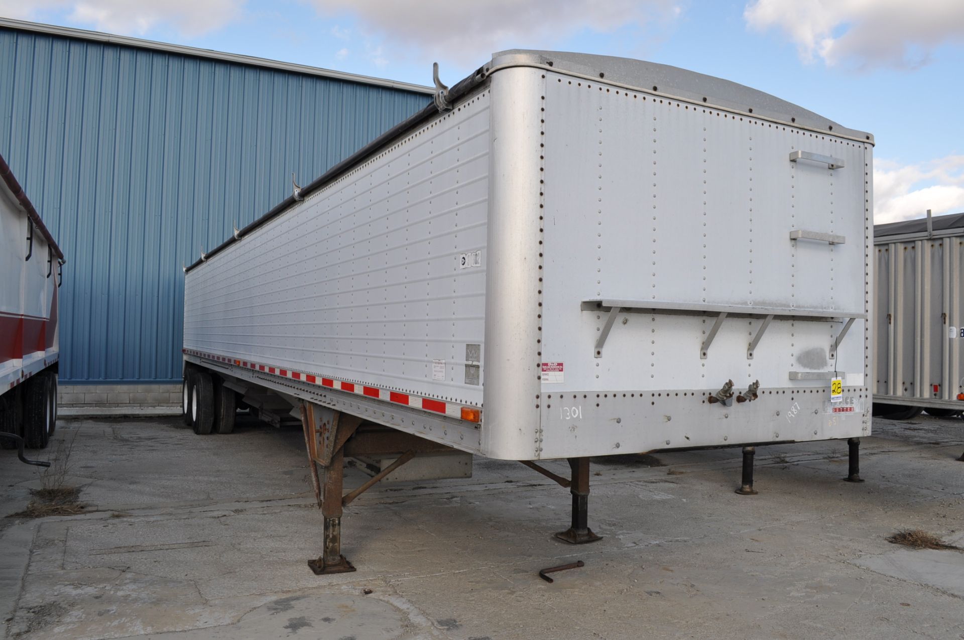 1987 Wilson 40’ alum double hopper bottom Pacesetter grain trailer, spring ride, Ag hopper, 22.5