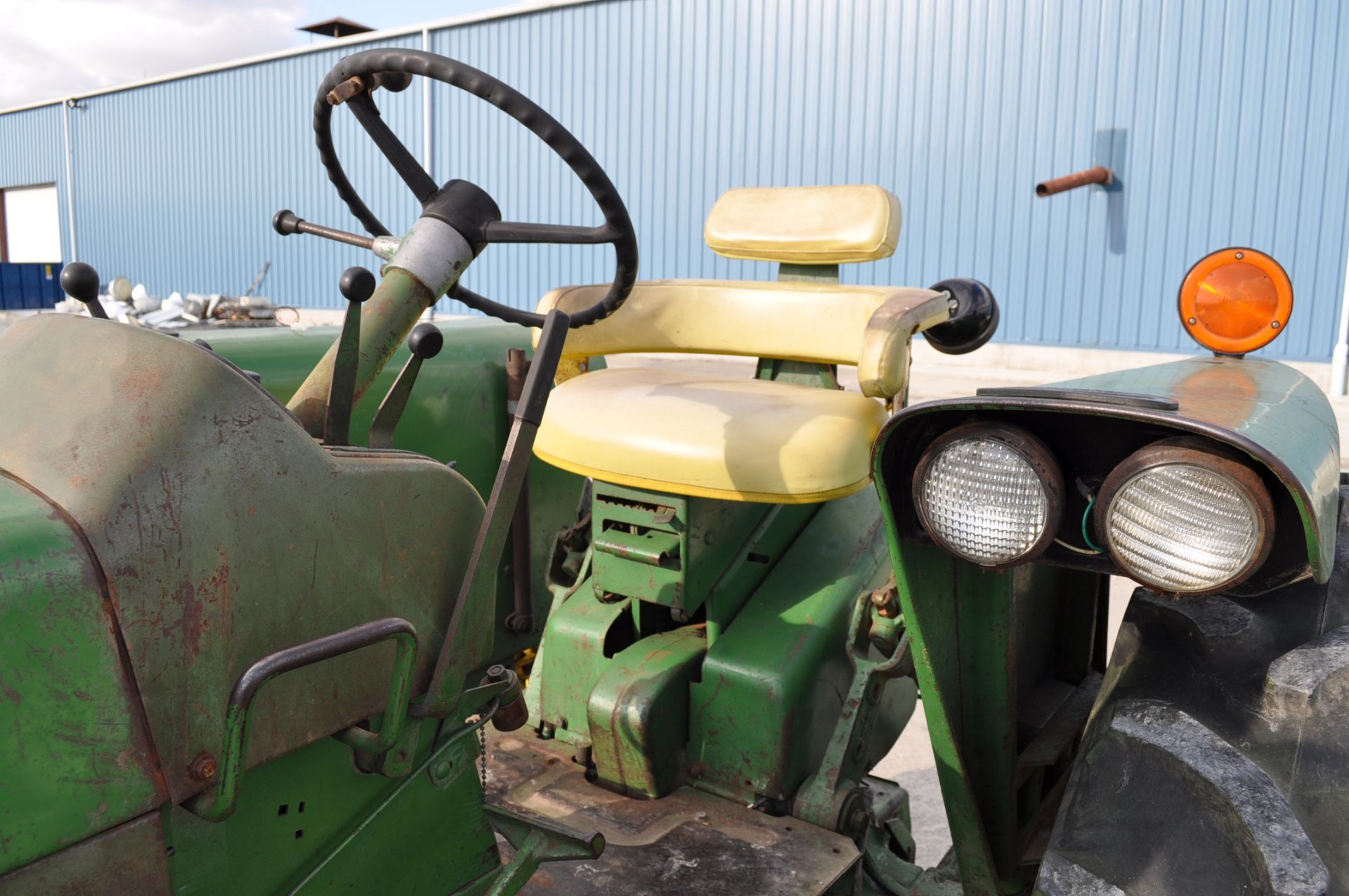 John Deere 3010 tractor, diesel, narrow front, 3 pt, pto, 1 remote - Image 4 of 6