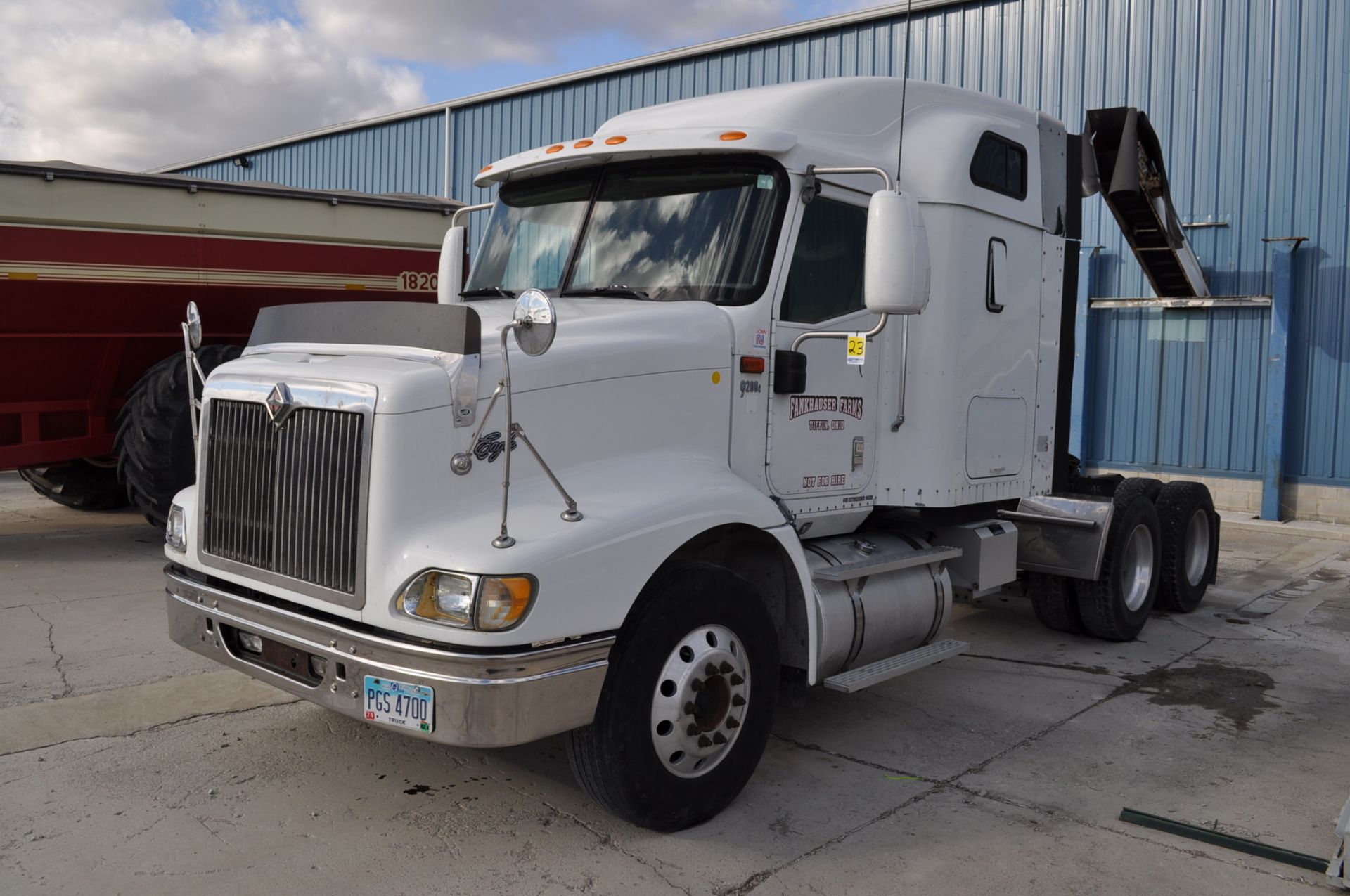 2004 International 9200i Eagle semi, sleeper, 552,549 miles, 1580 engine hrs, Cummins ISM, 10