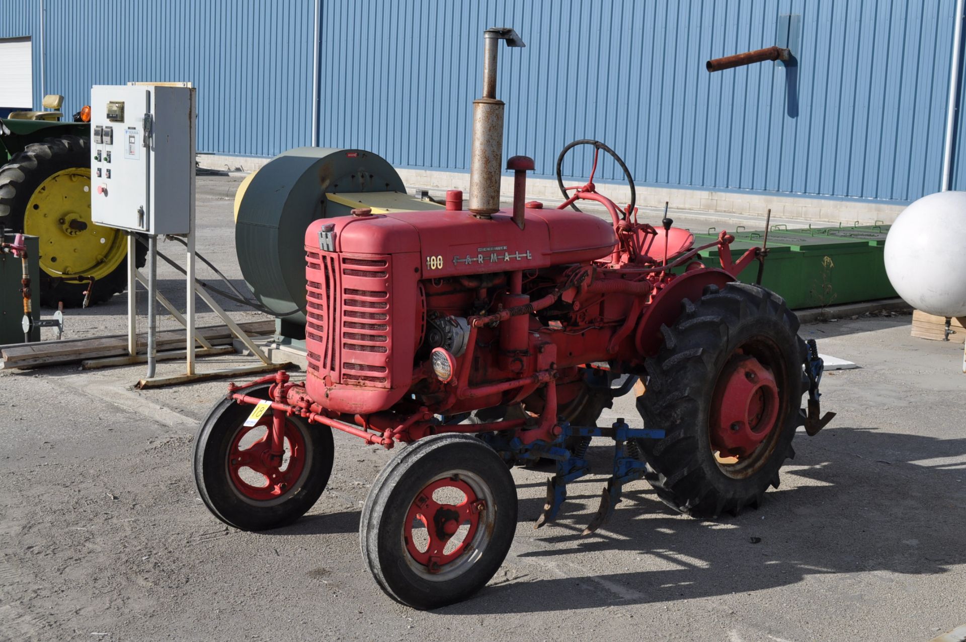 McCormick Farmall 100 Tractor w/cultivator, pto, wheel wts, newer tires - Image 2 of 6