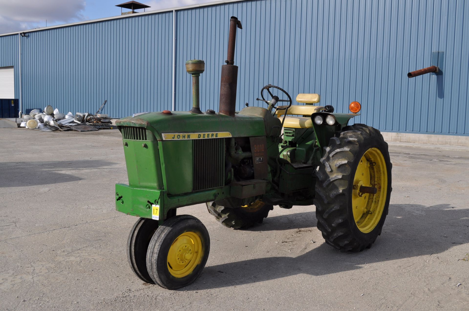 John Deere 3010 tractor, diesel, narrow front, 3 pt, pto, 1 remote - Image 2 of 6