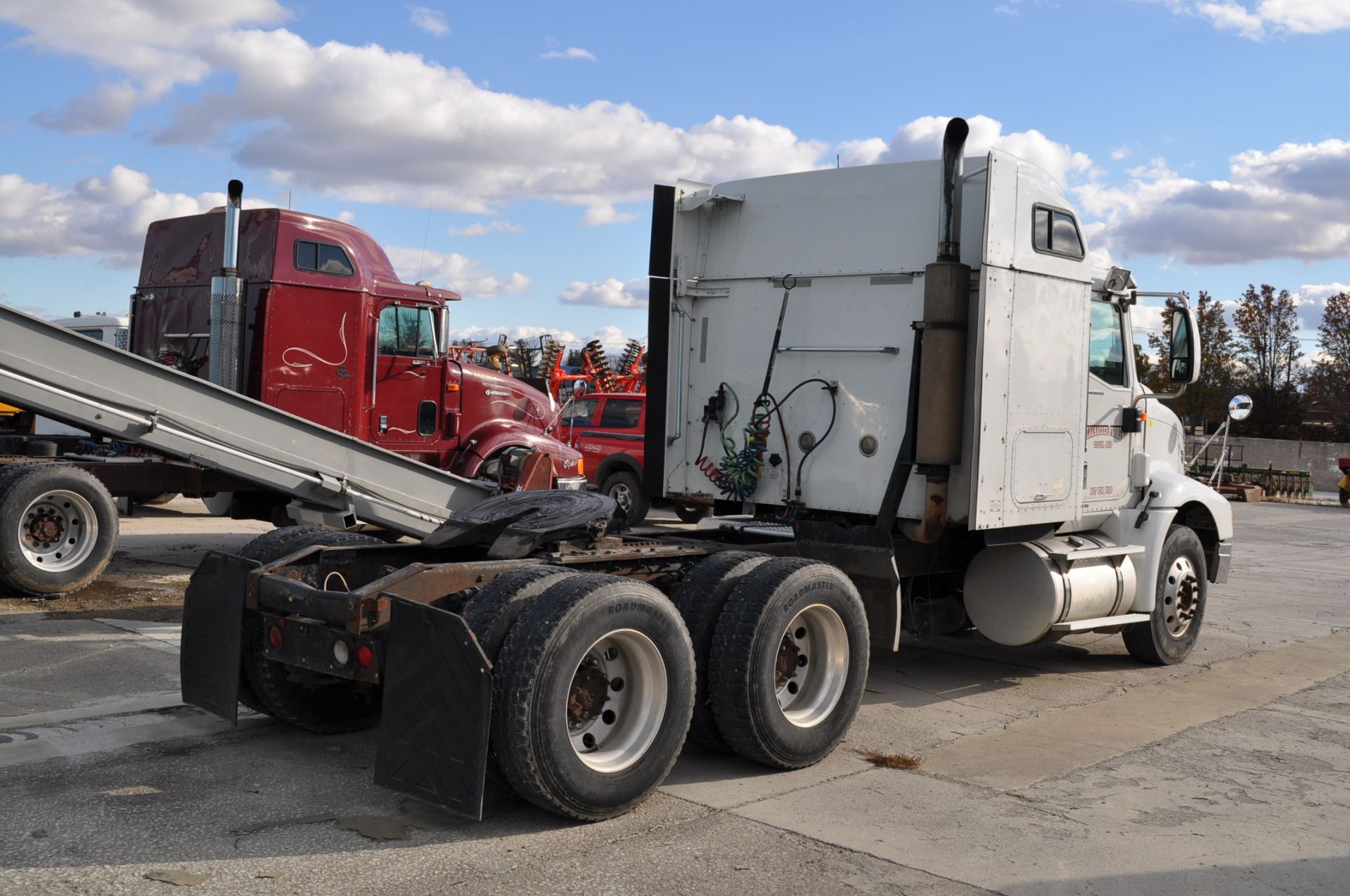 2004 International 9200i Eagle semi, sleeper, 552,549 miles, 1580 engine hrs, Cummins ISM, 10 - Image 3 of 17