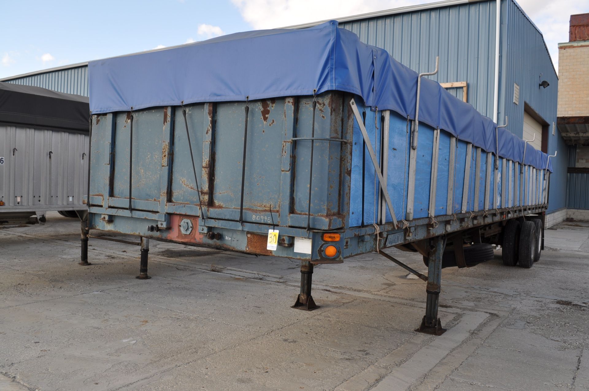 40' Great Dane Flat Floor steel trailer, sliding tandem, grain sides, newer tarp, NO TITLE