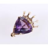 Unhallmarked brooch with central faceted heart shaped amethyst surmounted by seed pearl coronet, 9.