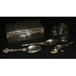 Silver cigarette box, Birmingham 1938 approx 670g loaded, three silver napkin rings approx 135g,