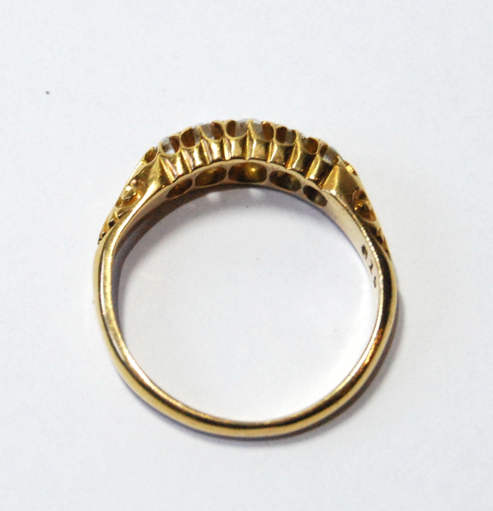 Diamond five-stone ring with graduated brilliants, 18ct gold, c. 1900. - Image 2 of 3