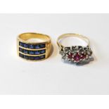 Unusual gold ring with three rows of baguette sapphires, in gold, '750', and another, 9ct.