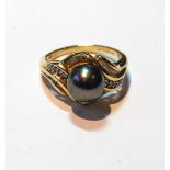 Ring with black pearl and diamond in 18ct gold.