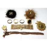 9ct gold gate bracelet and various gilt items.