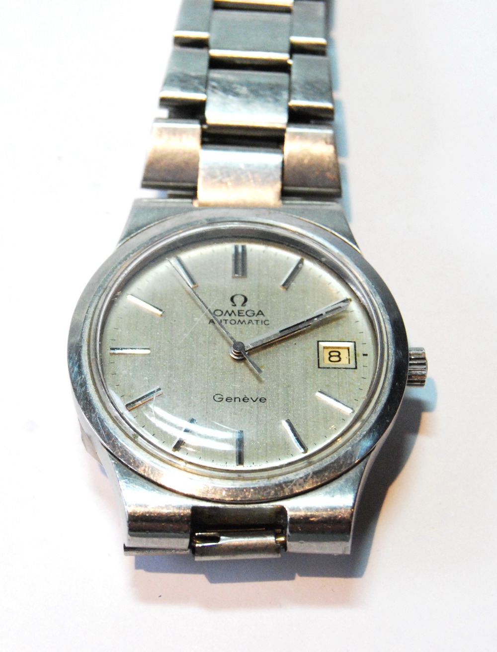 Gent's Omega Automatic stainless steel watch with silvered dial on Omega bracelet.