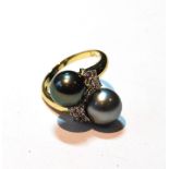 Ring with two black pearls and diamonds in 18ct gold.