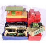 Hornby O gauge tinplate clockwork train set comprising 0-4-0 locomotive and tender 3435 green;