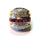 Cocktail ring with seven calibré rubies flanked by pavé diamond brilliants, in gold, '18ct'.