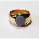 Edwardian signet ring with oval sardonyx, in gold, 'K&D 15ct'.